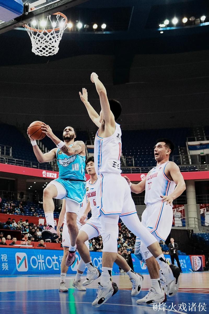 韦瑟斯庞18分钟高效出战，贡献16分4篮板4助攻